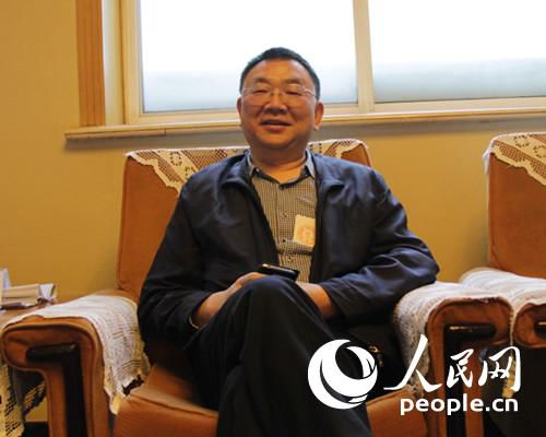 张树平在接受记者采访(陈曦 摄)
